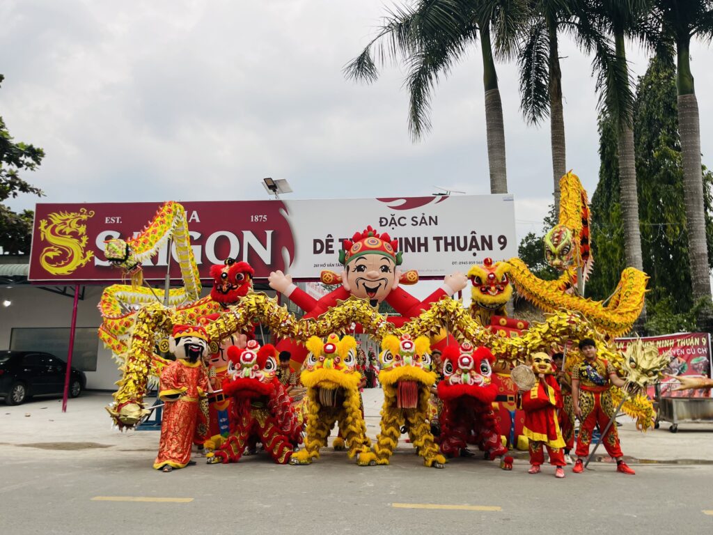 Hình ảnh múa lân uy tín chuyên nghiệp nhất tại tphcm cùng 